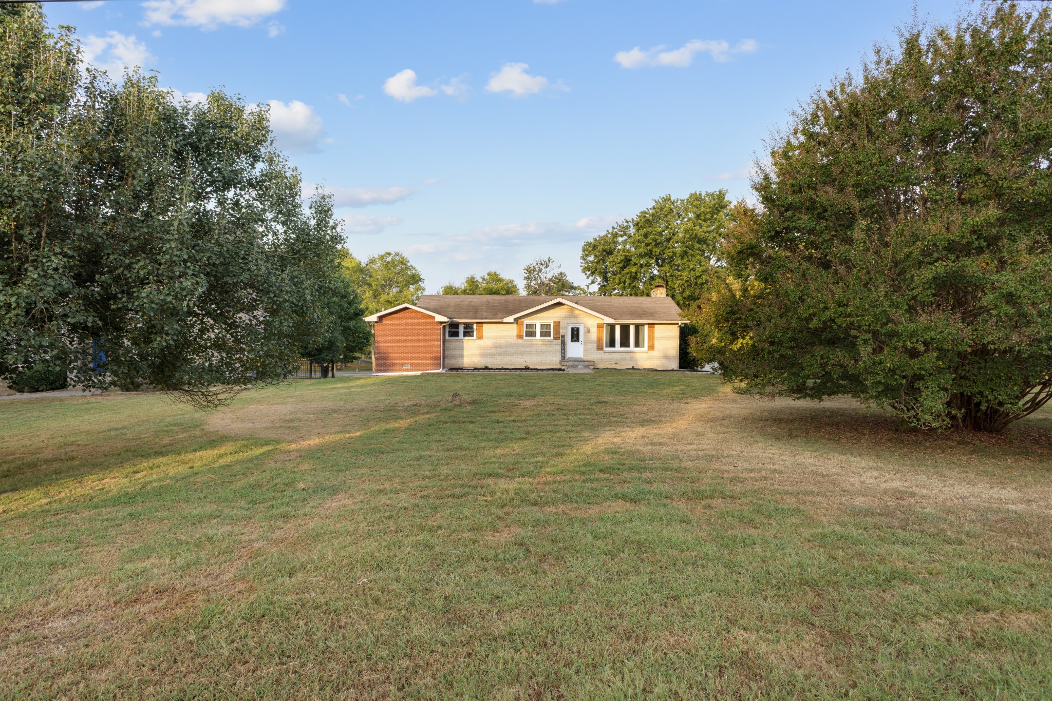 147 Lake Terrace Dr Property Photo 1