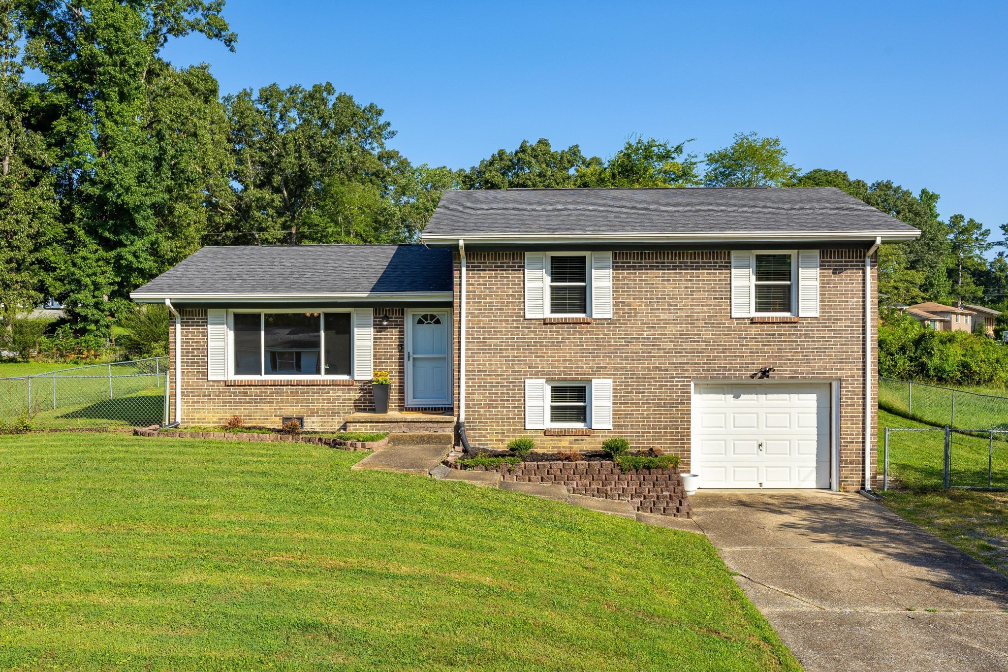 49 Foster Drive Property Photo 1
