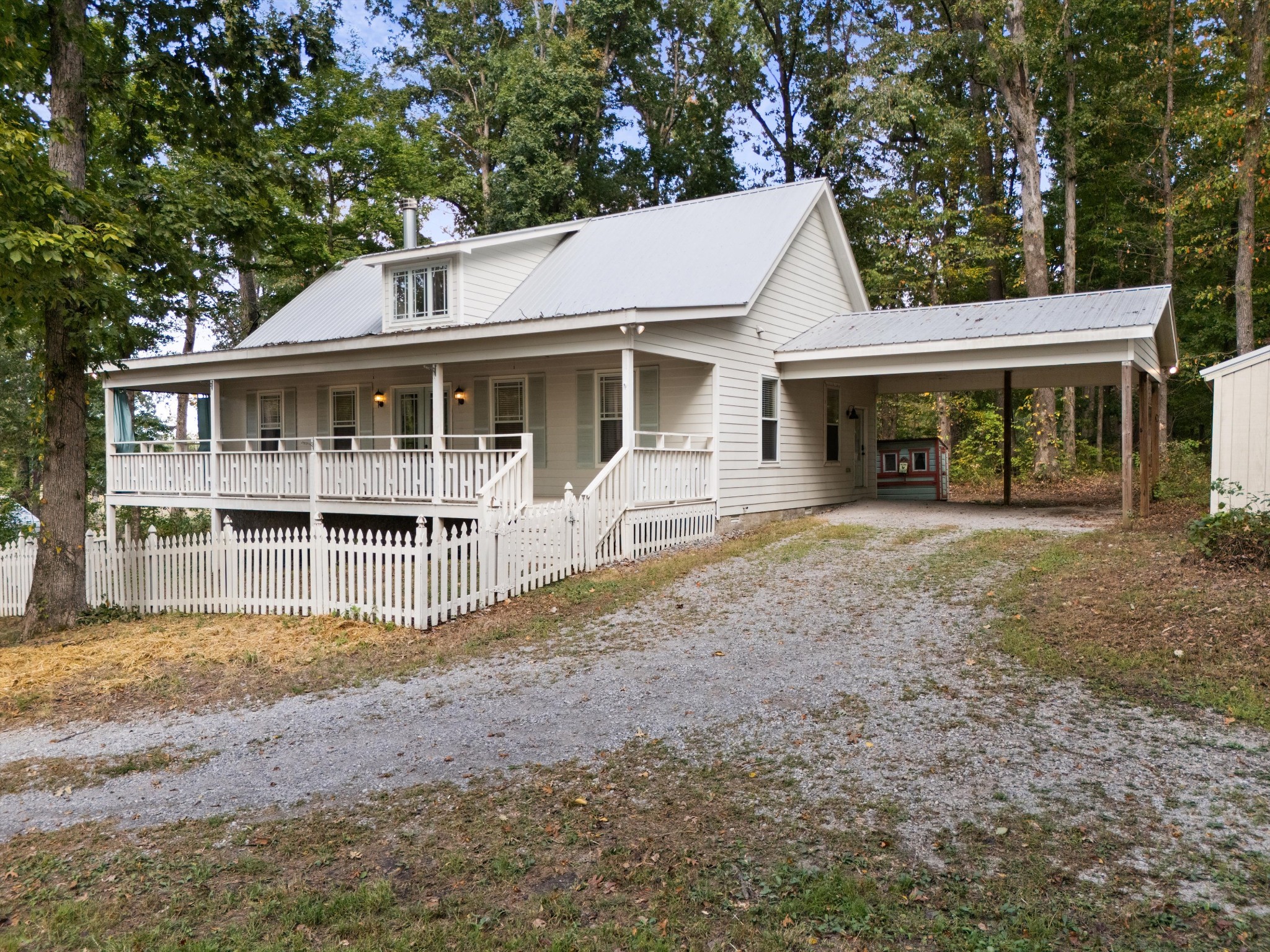 423 Eastside Rd Property Photo 2