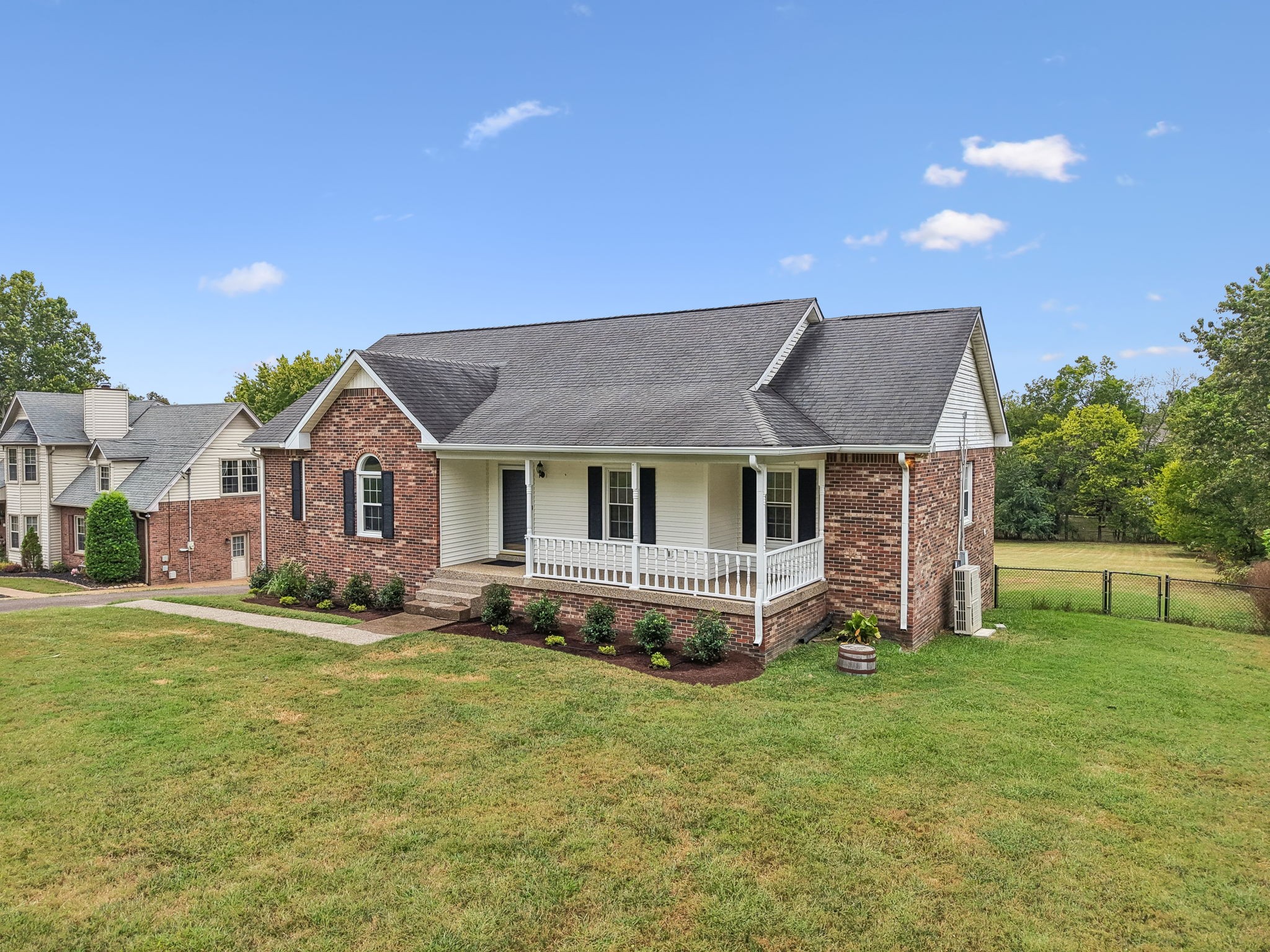 1017 Newmans Trl Property Photo 1