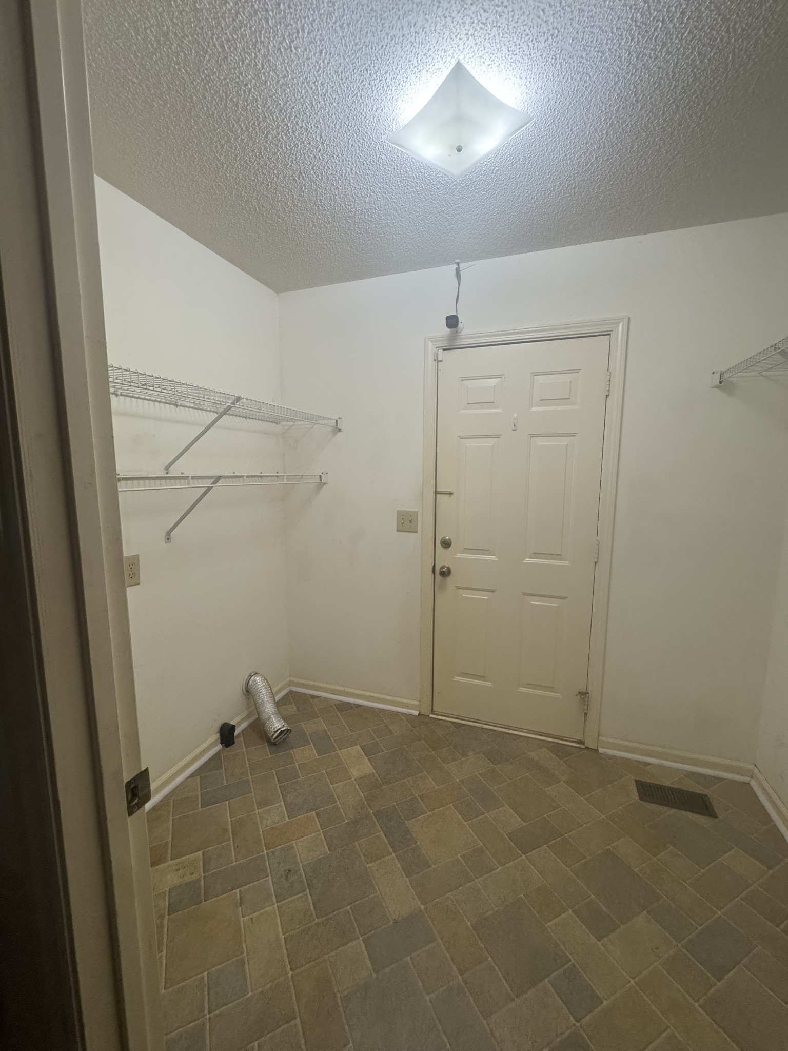 724 Hogan Dr Property Photo 32