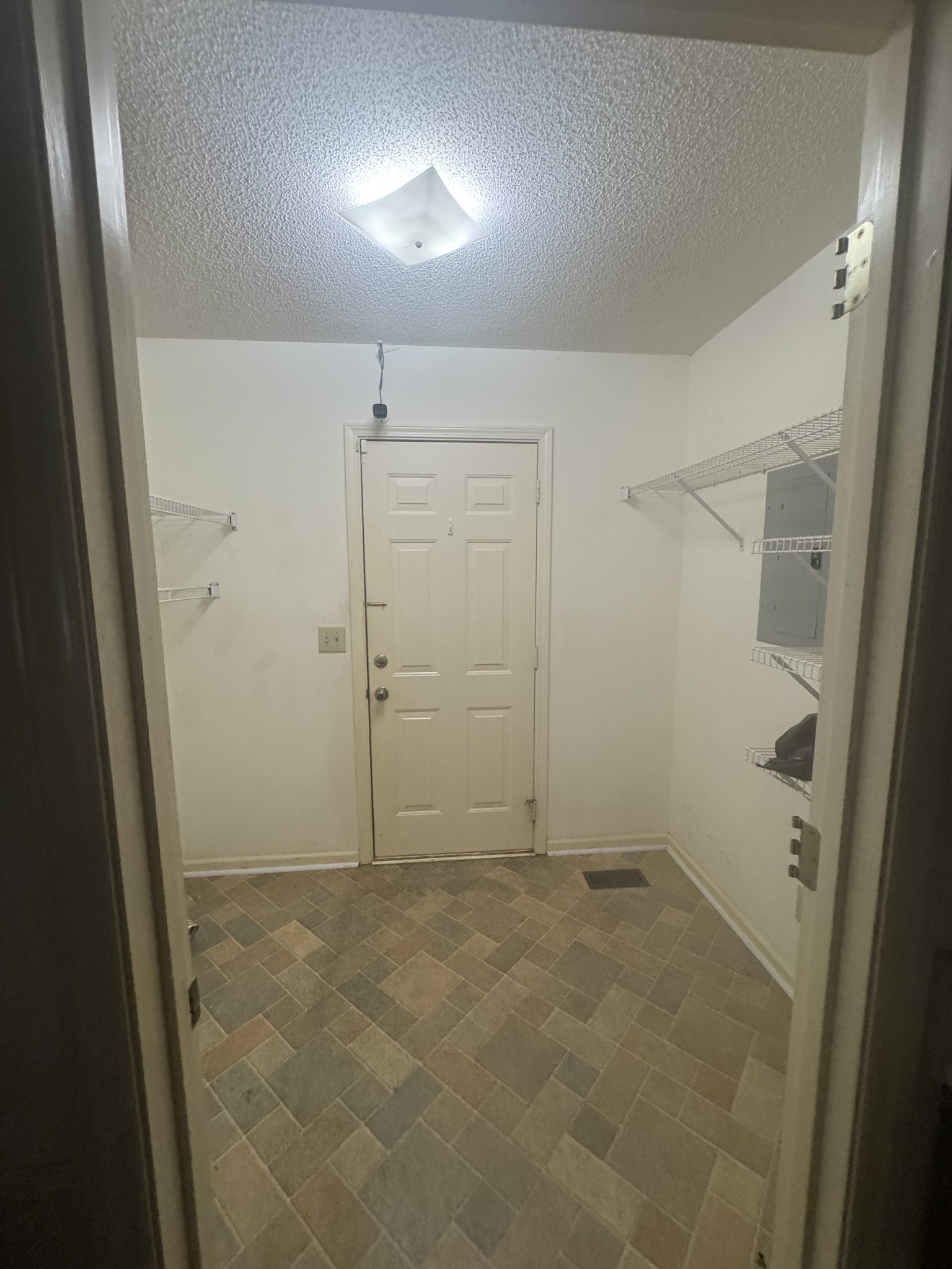 724 Hogan Dr Property Photo 33