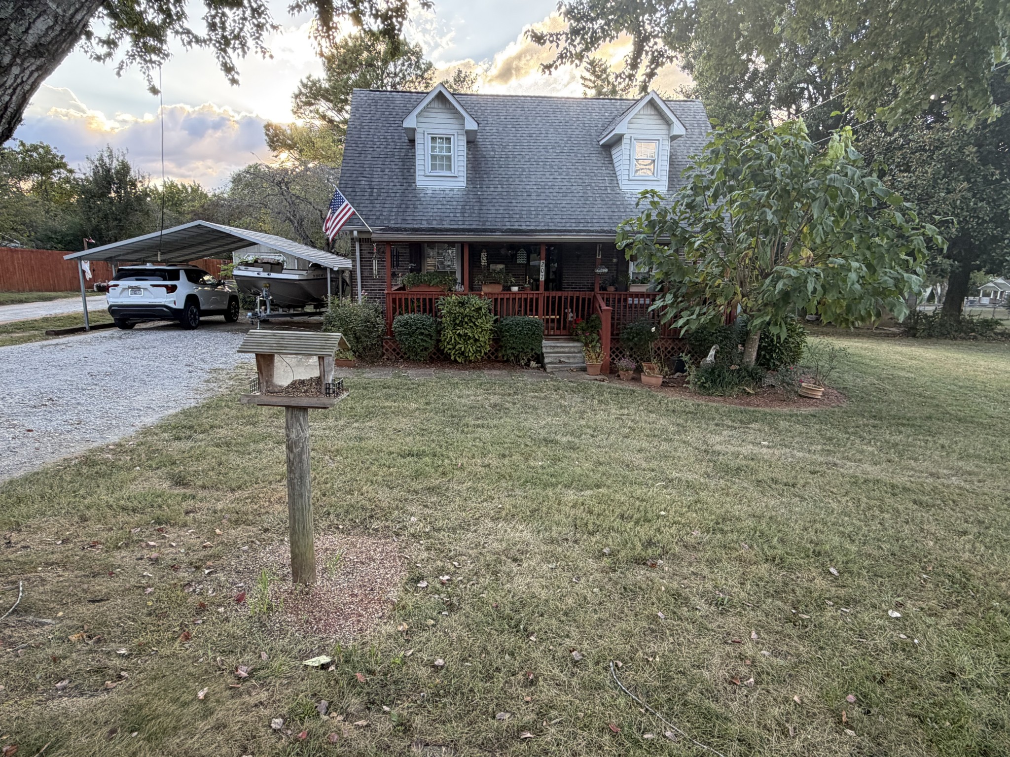 207 Oriole Dr Property Photo 1