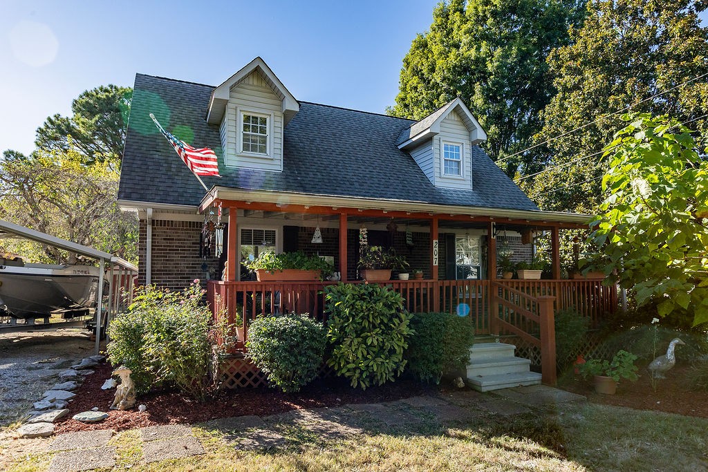 207 Oriole Dr Property Photo 1