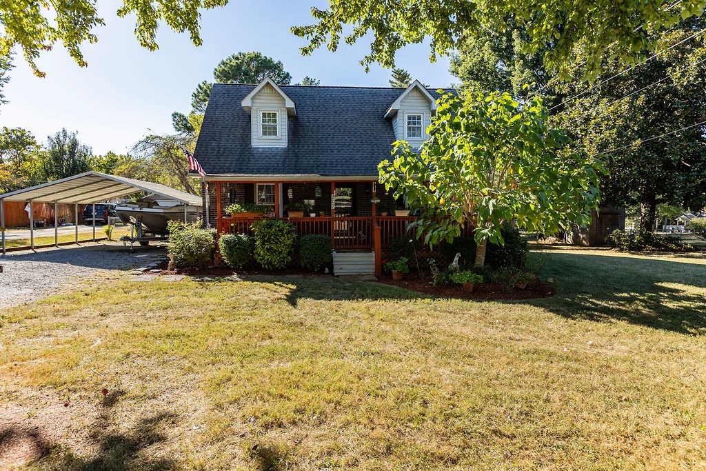 207 Oriole Dr Property Photo 1