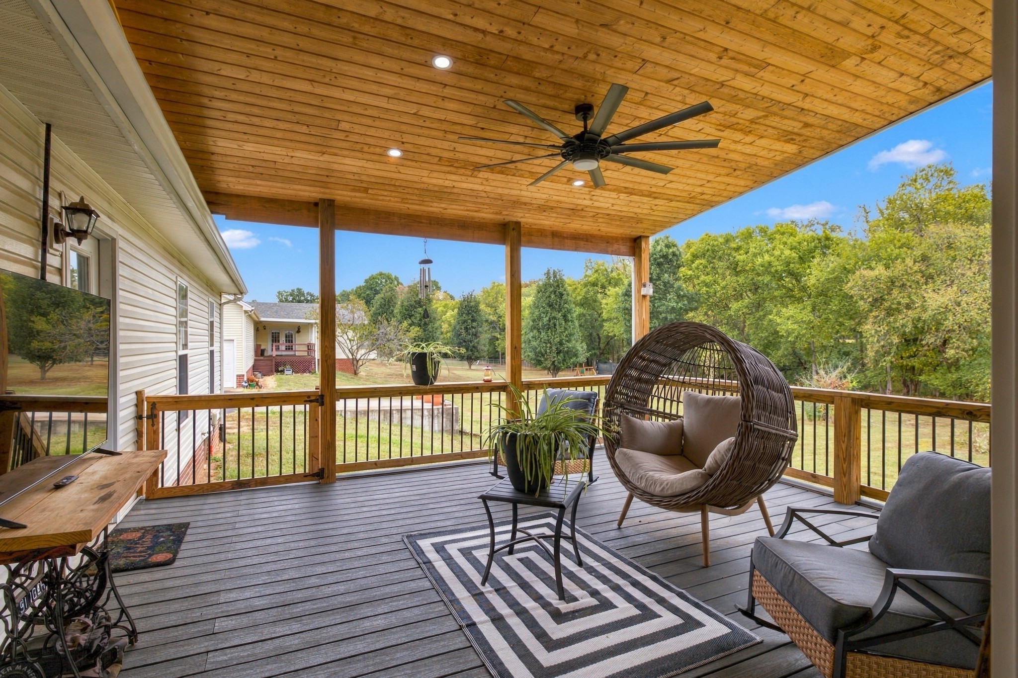 607 Meadowlark Dr Property Photo 1
