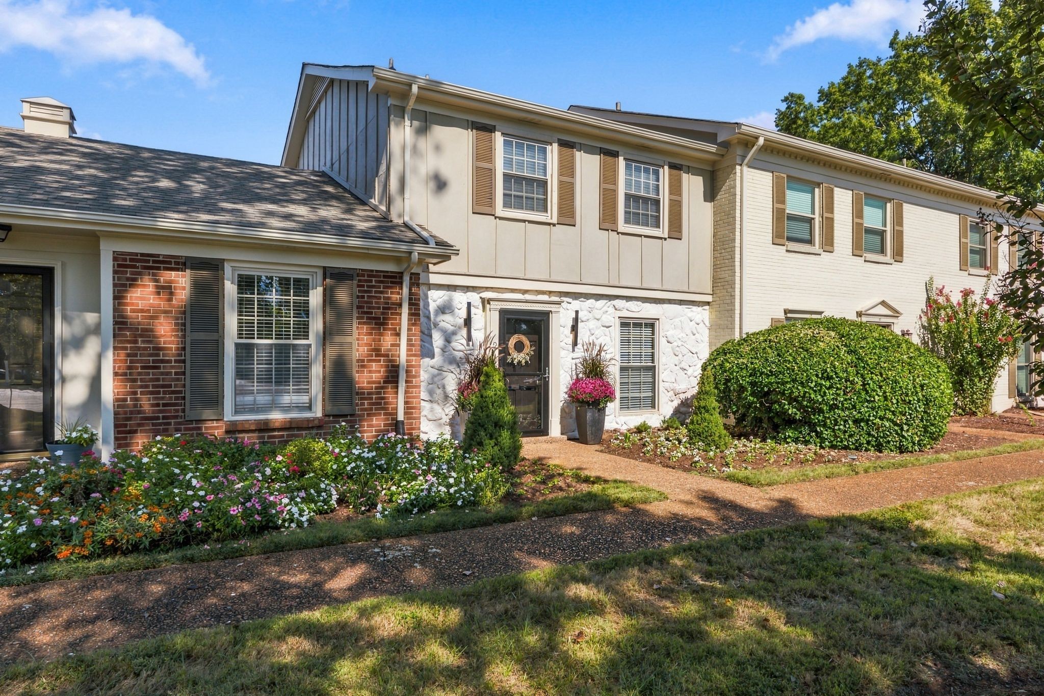 1011 Murfreesboro Rd Property Photo 2