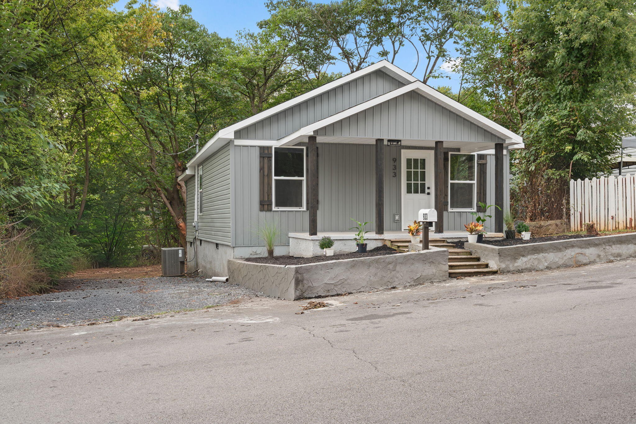 933 Chippewa Avenue, Se Property Photo 1