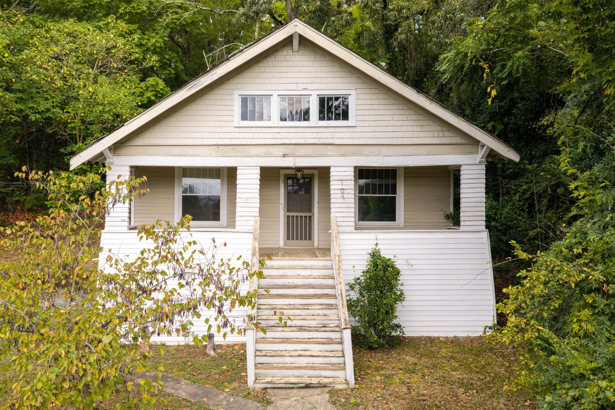 107 S Seminole Drive Property Photo 1