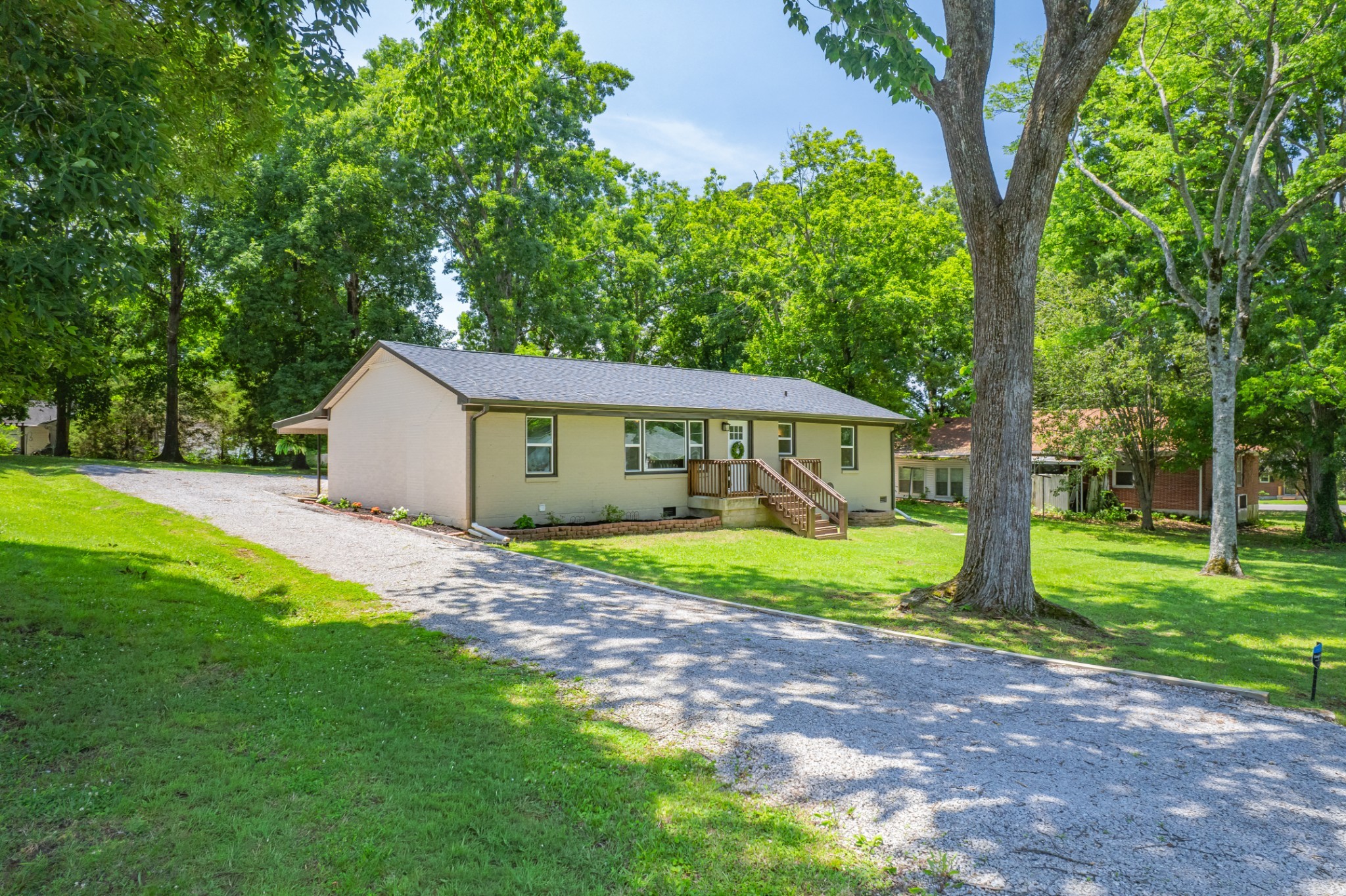 916 Battery Dr