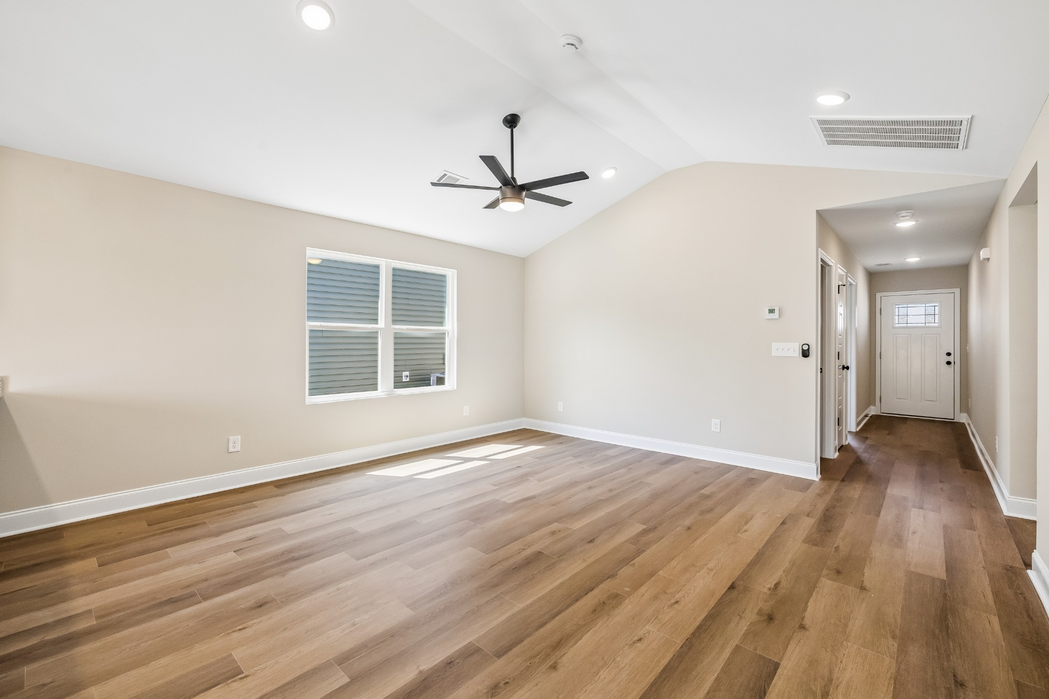 1270 Heflin St, E Property Photo 7