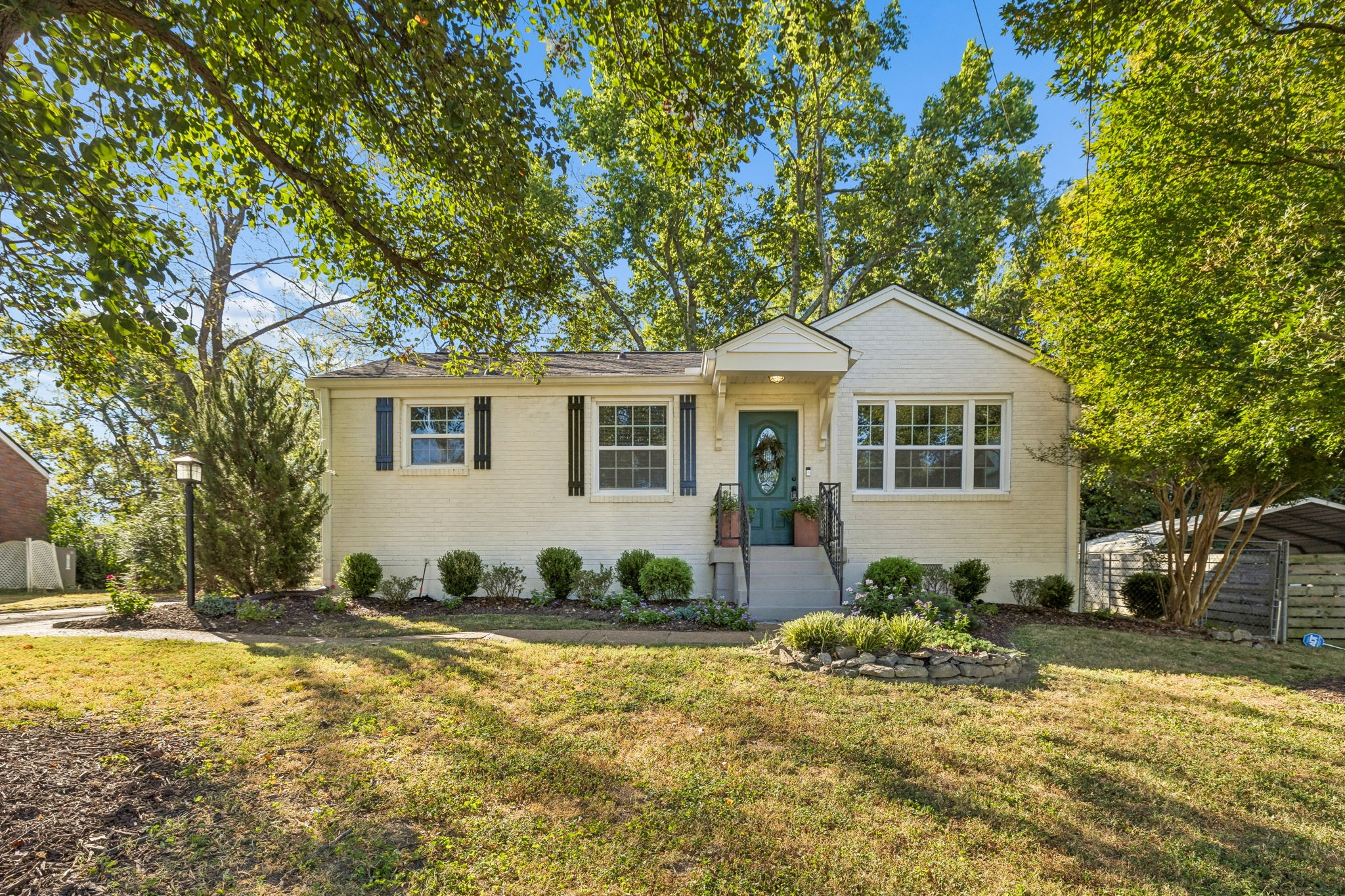 2104 Geneiva Dr