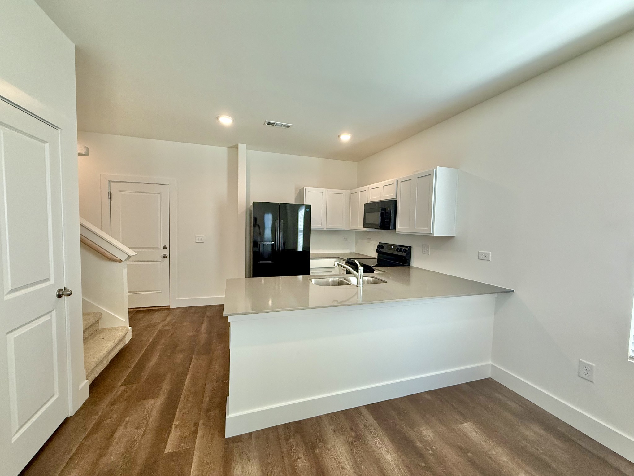 171 Stonehenge Circle Property Photo 4