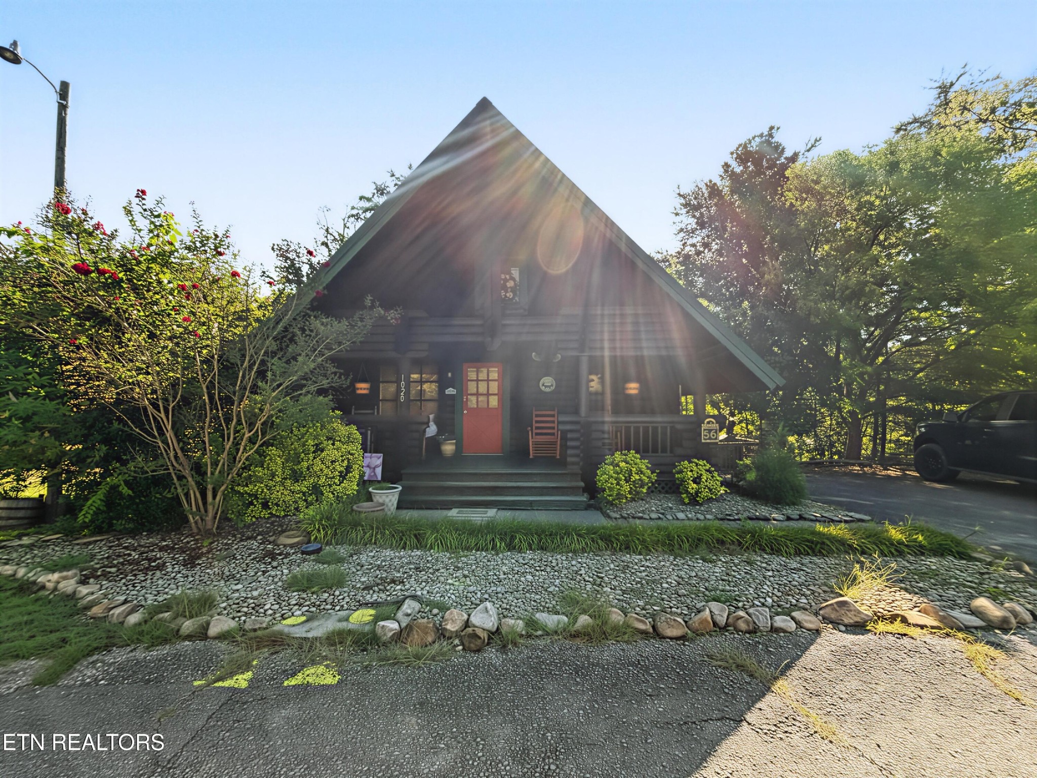 1020 Walini Way Property Photo 1