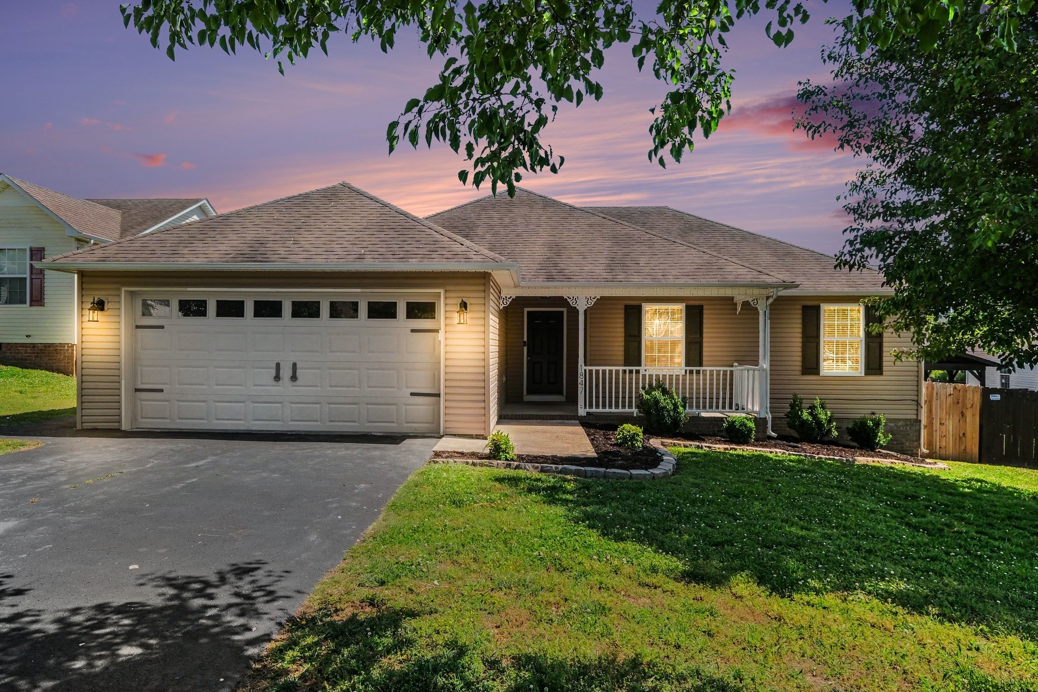 1847 Emily Ln Property Photo 1