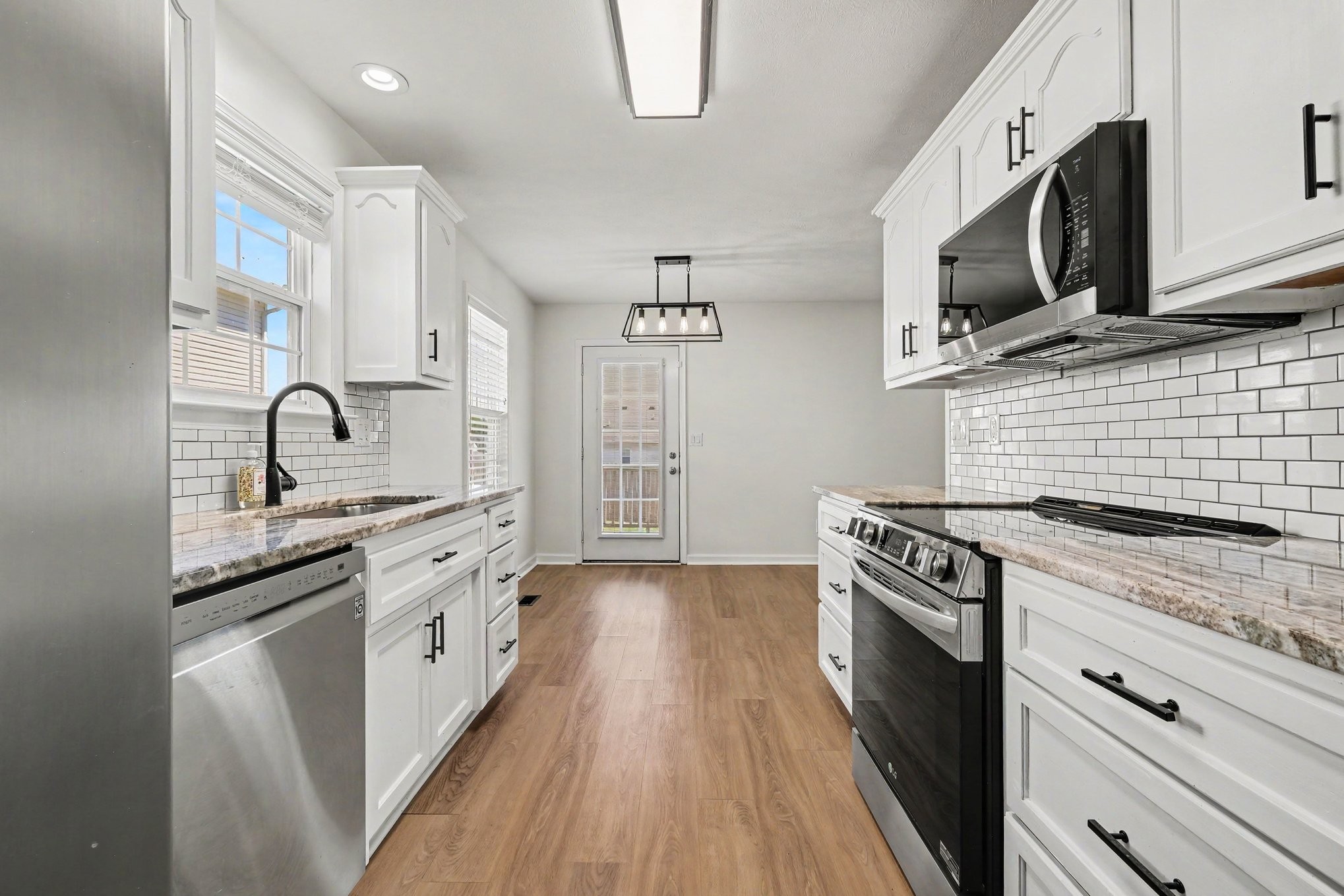 1847 Emily Ln Property Photo 2