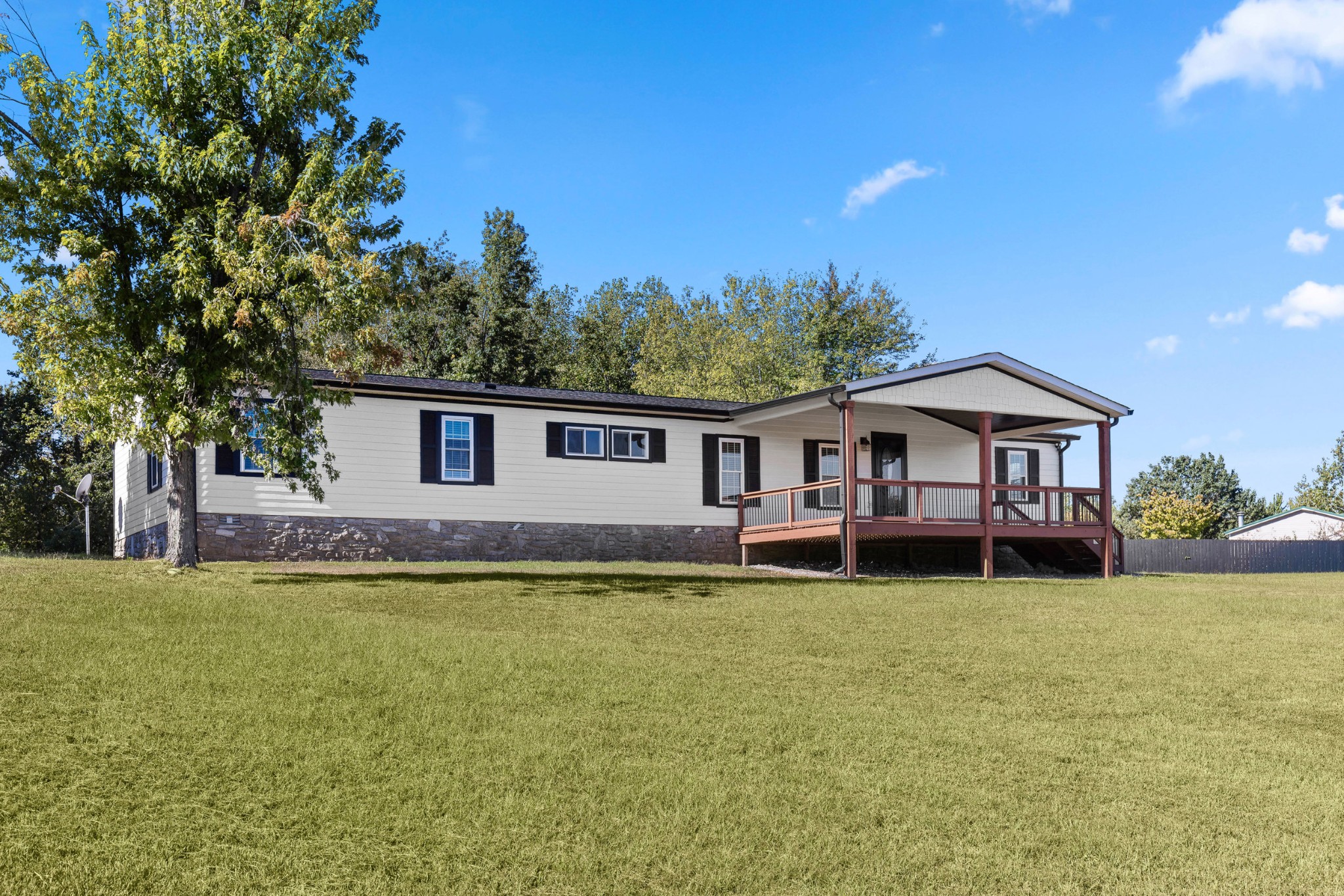 284 Paul Thompson Rd Property Photo 2