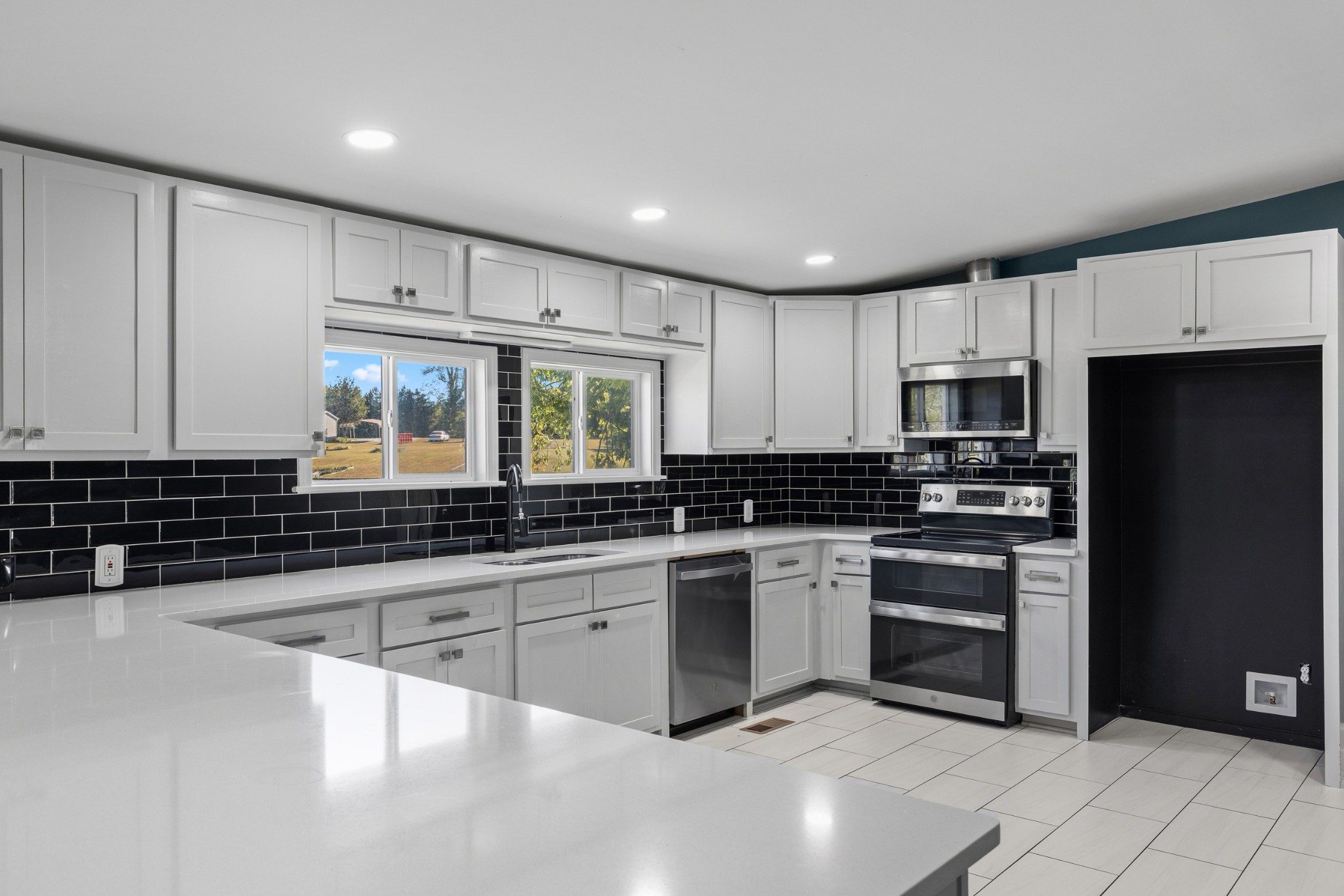 284 Paul Thompson Rd Property Photo 12