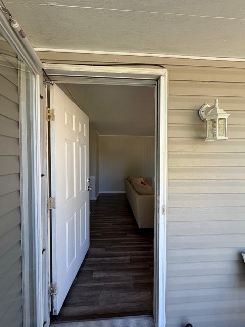 111 N Hampton Ct Property Photo 2