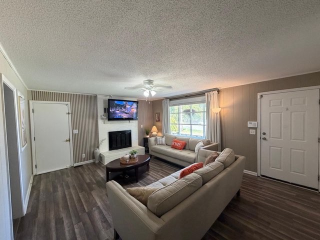111 N Hampton Ct Property Photo 8