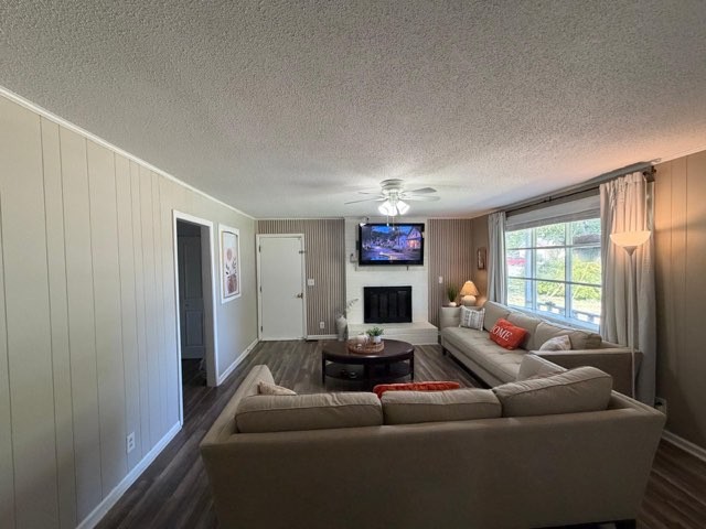 111 N Hampton Ct Property Photo 9