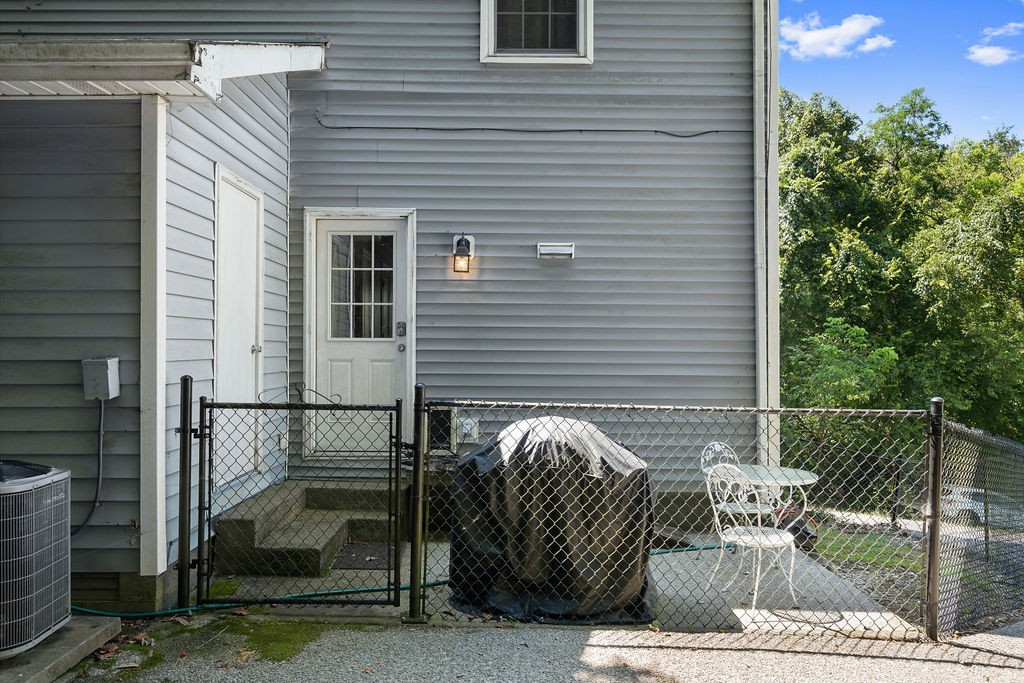 7774 Sawyer Brown Rd Property Photo 13