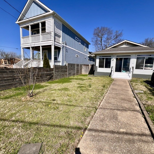 1004b Clay St Property Photo 1