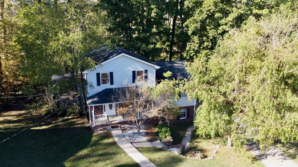 1132 Poplar Hollow Rd Property Photo 2