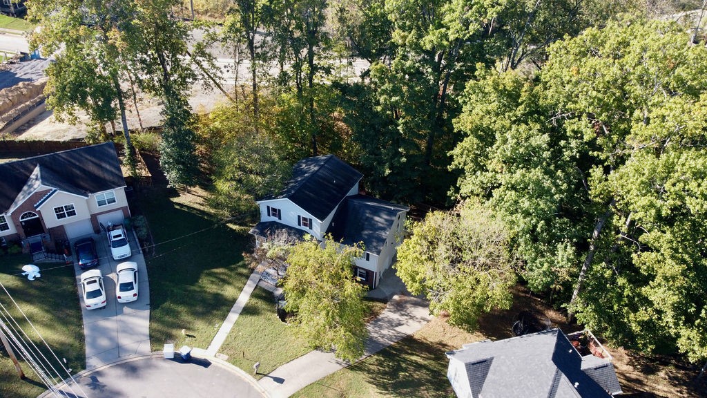 1132 Poplar Hollow Rd Property Photo 5