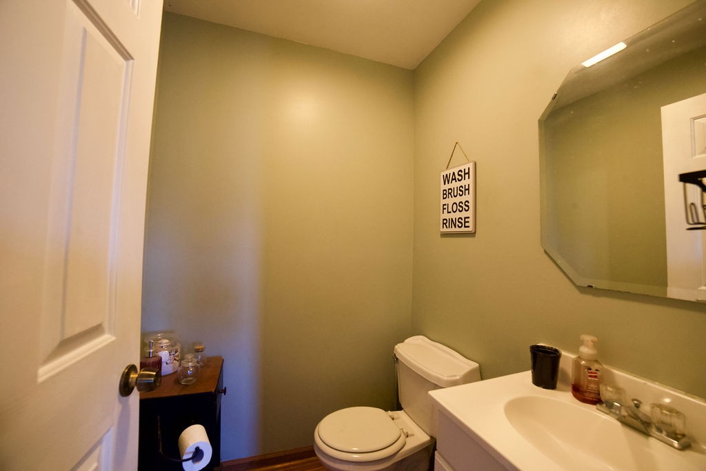 1132 Poplar Hollow Rd Property Photo 8