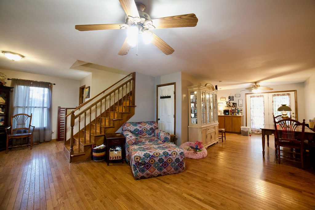 1132 Poplar Hollow Rd Property Photo 9