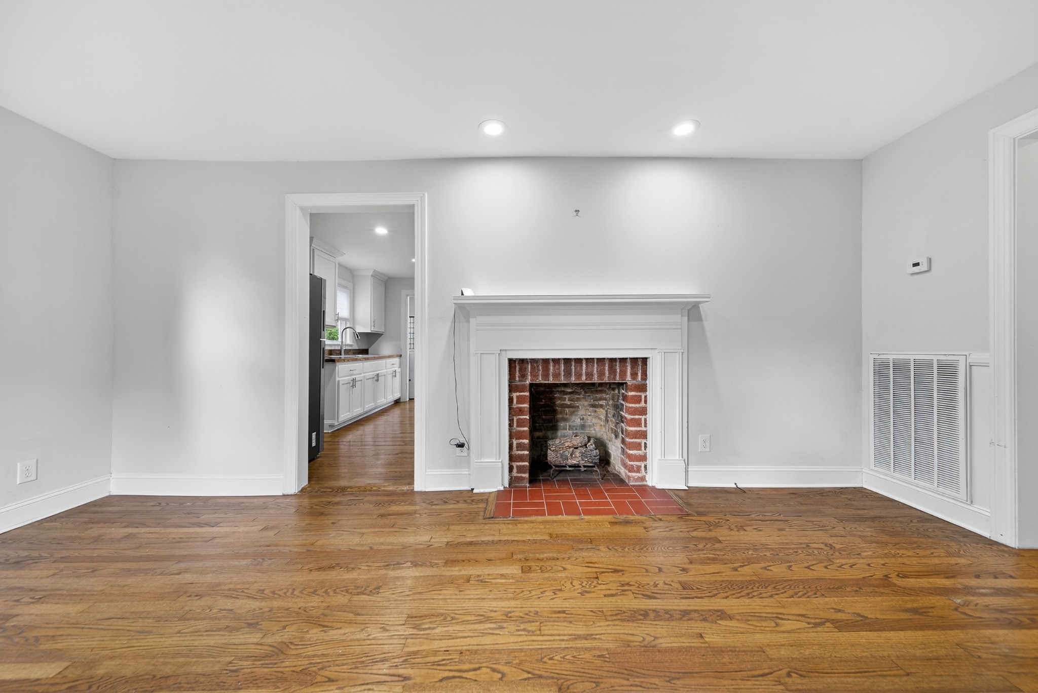 173 N Trigg Ave Property Photo 3