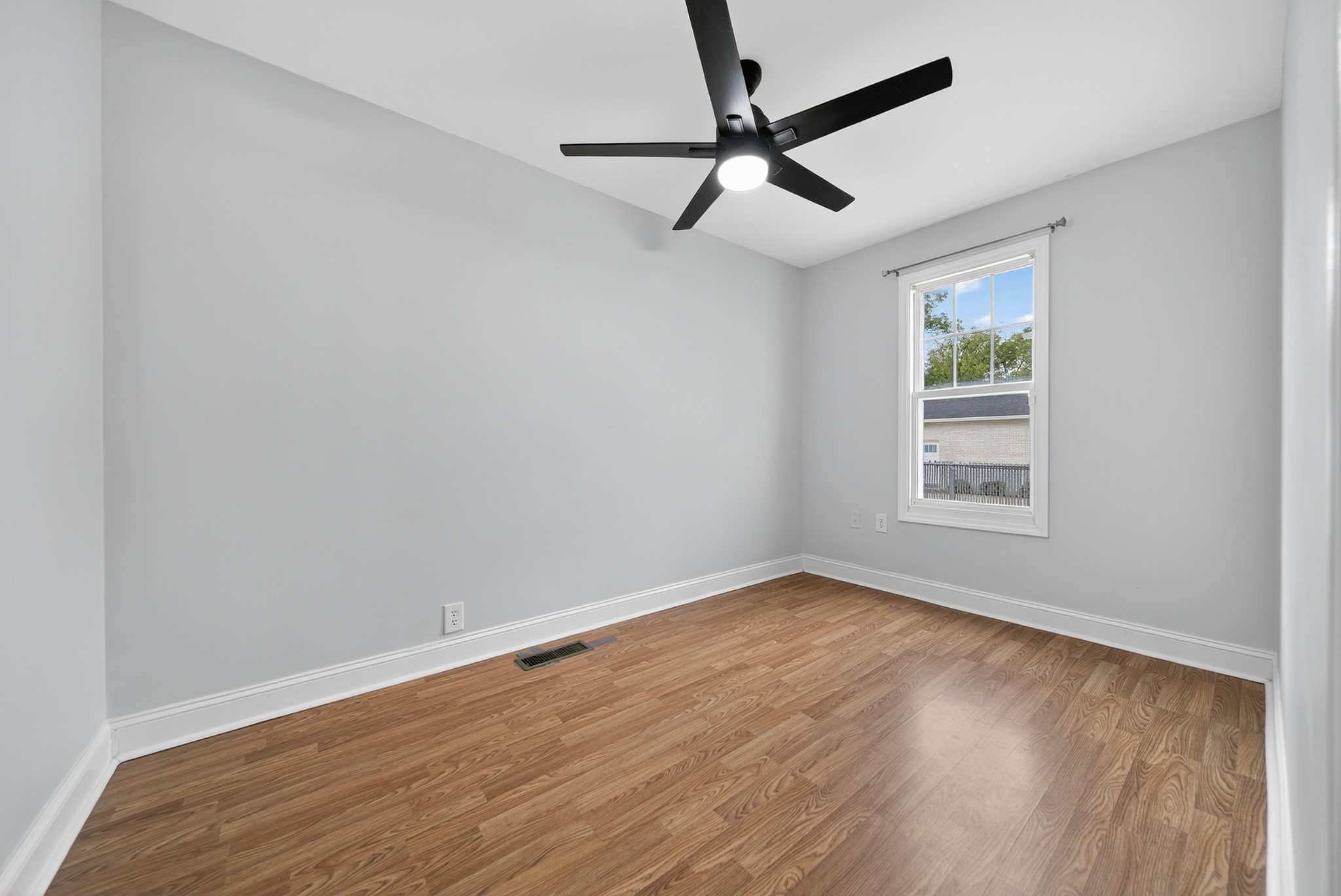 173 N Trigg Ave Property Photo 11