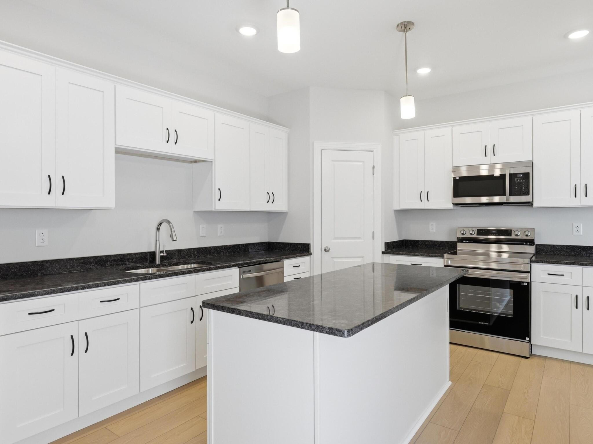 1011 Rosedew Way Property Photo 10