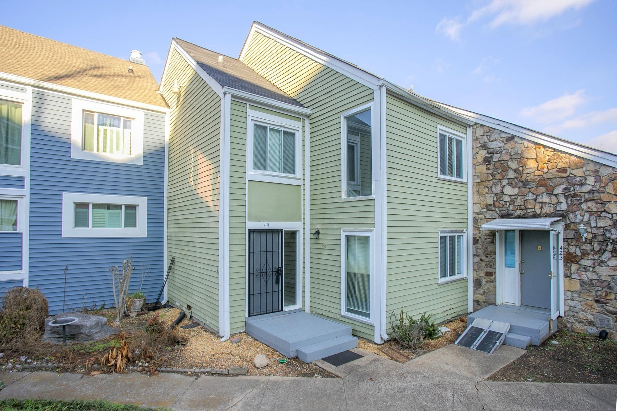421 Raintree Pl Property Photo 1