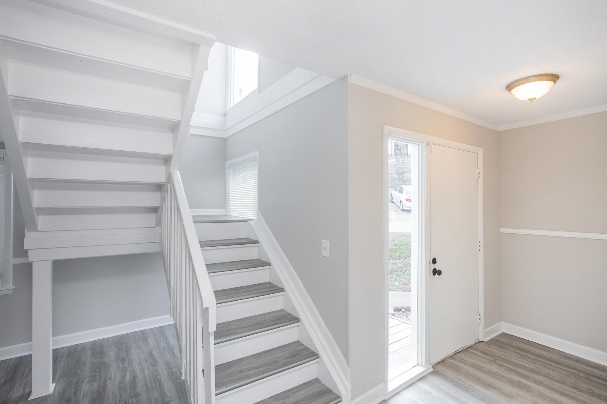 421 Raintree Pl Property Photo 2