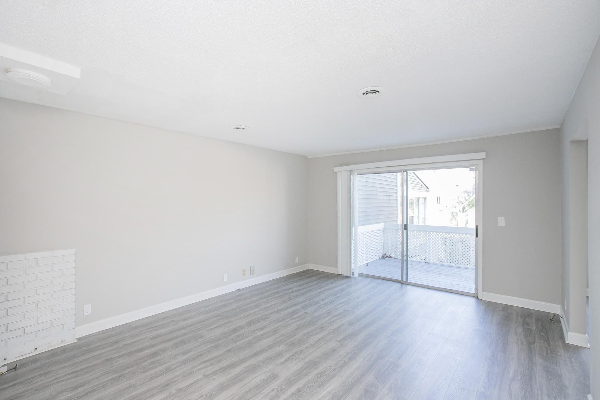 421 Raintree Pl Property Photo 3