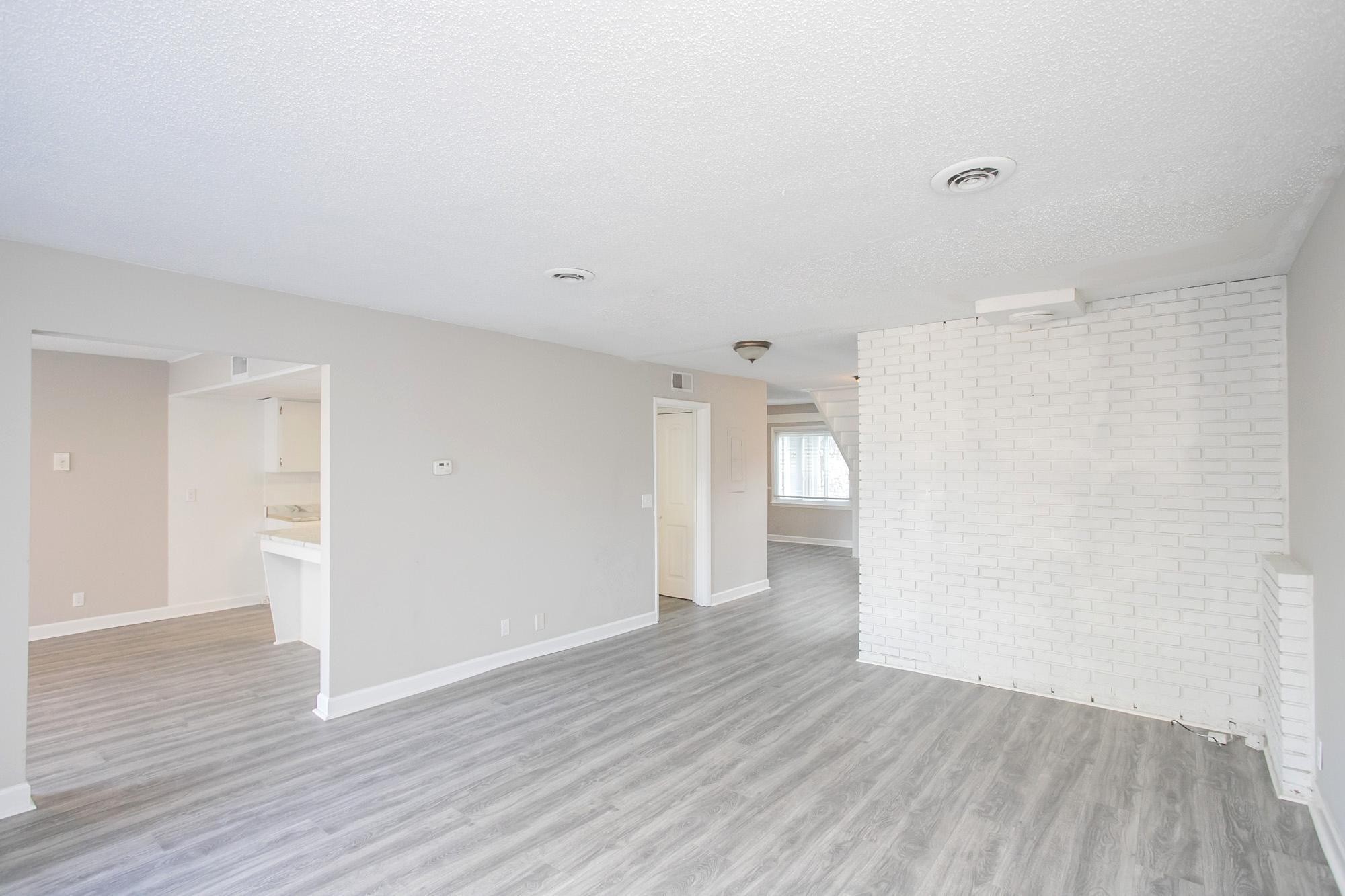 421 Raintree Pl Property Photo 5
