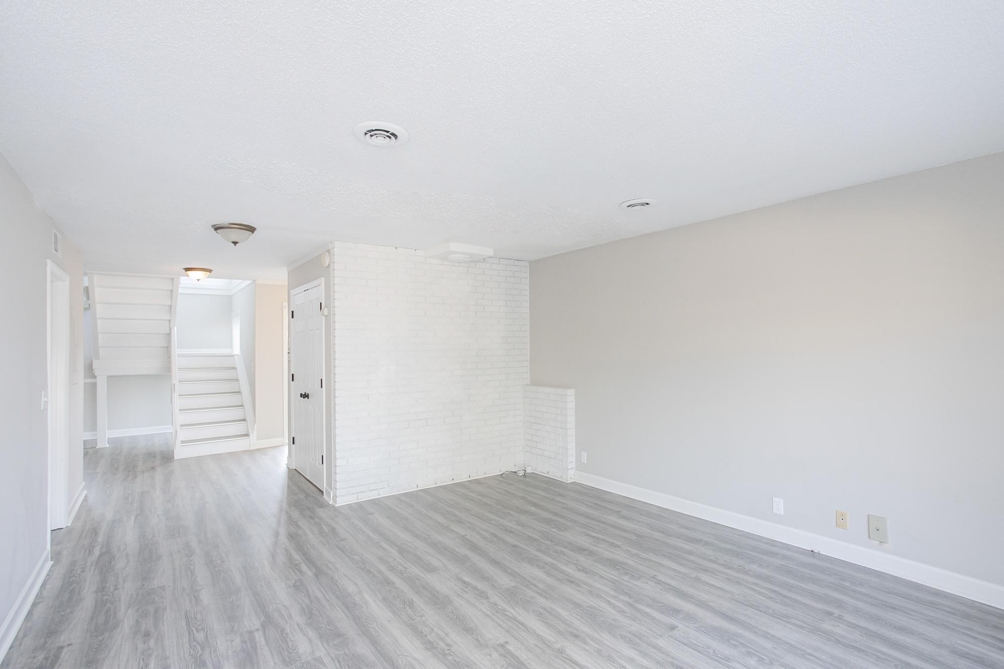 421 Raintree Pl Property Photo 6