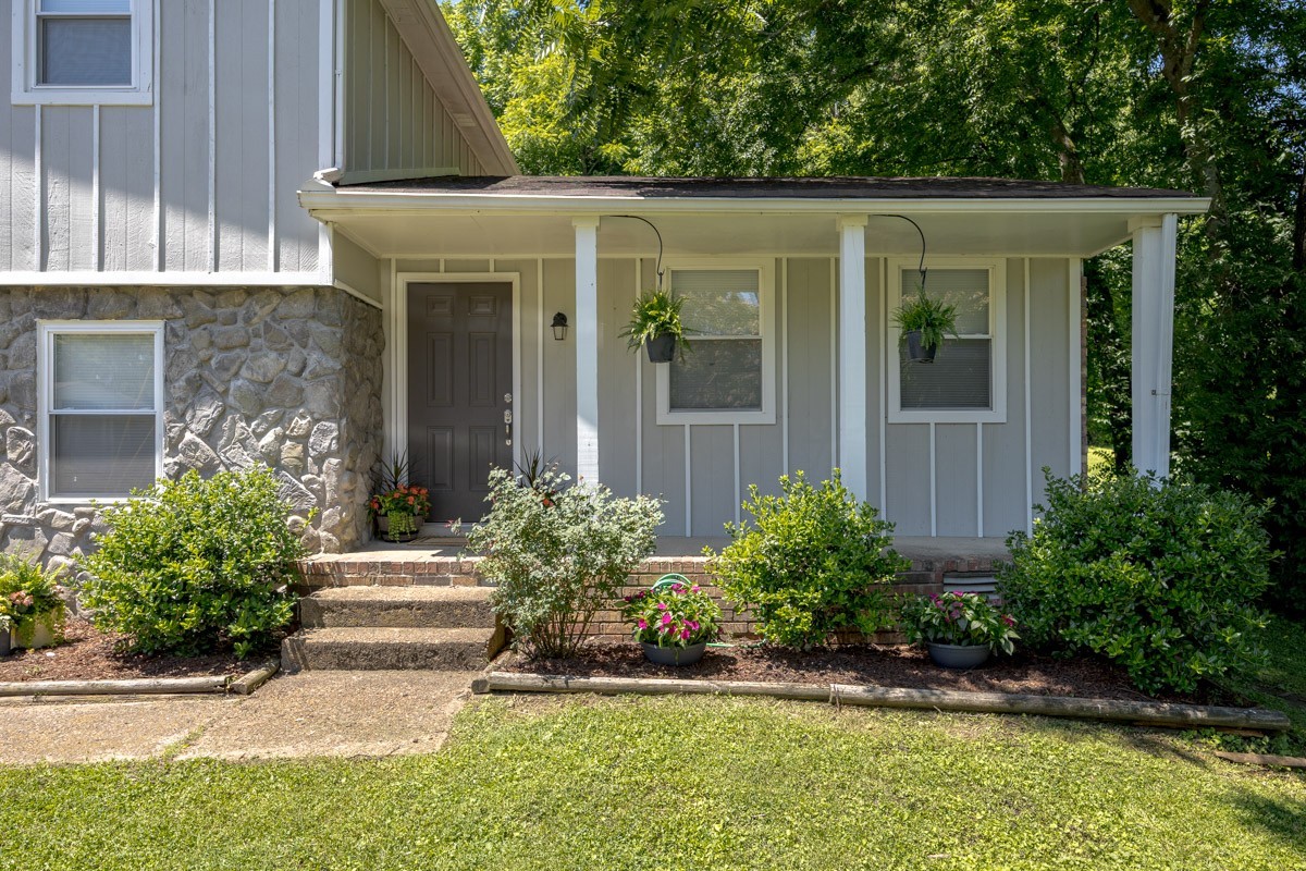 312 Ocala Cir Property Photo 2