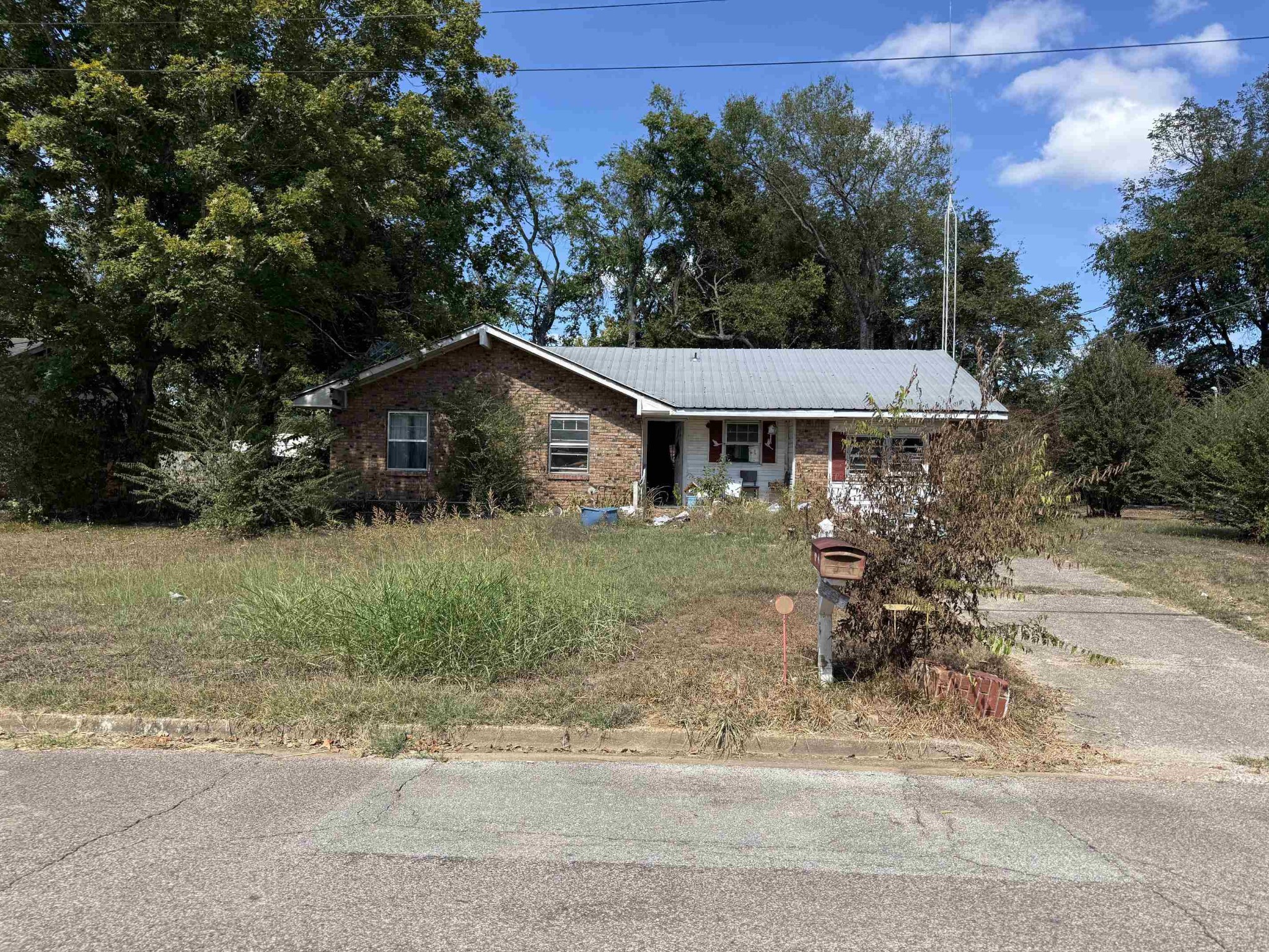 305 Walnut St Property Photo 1
