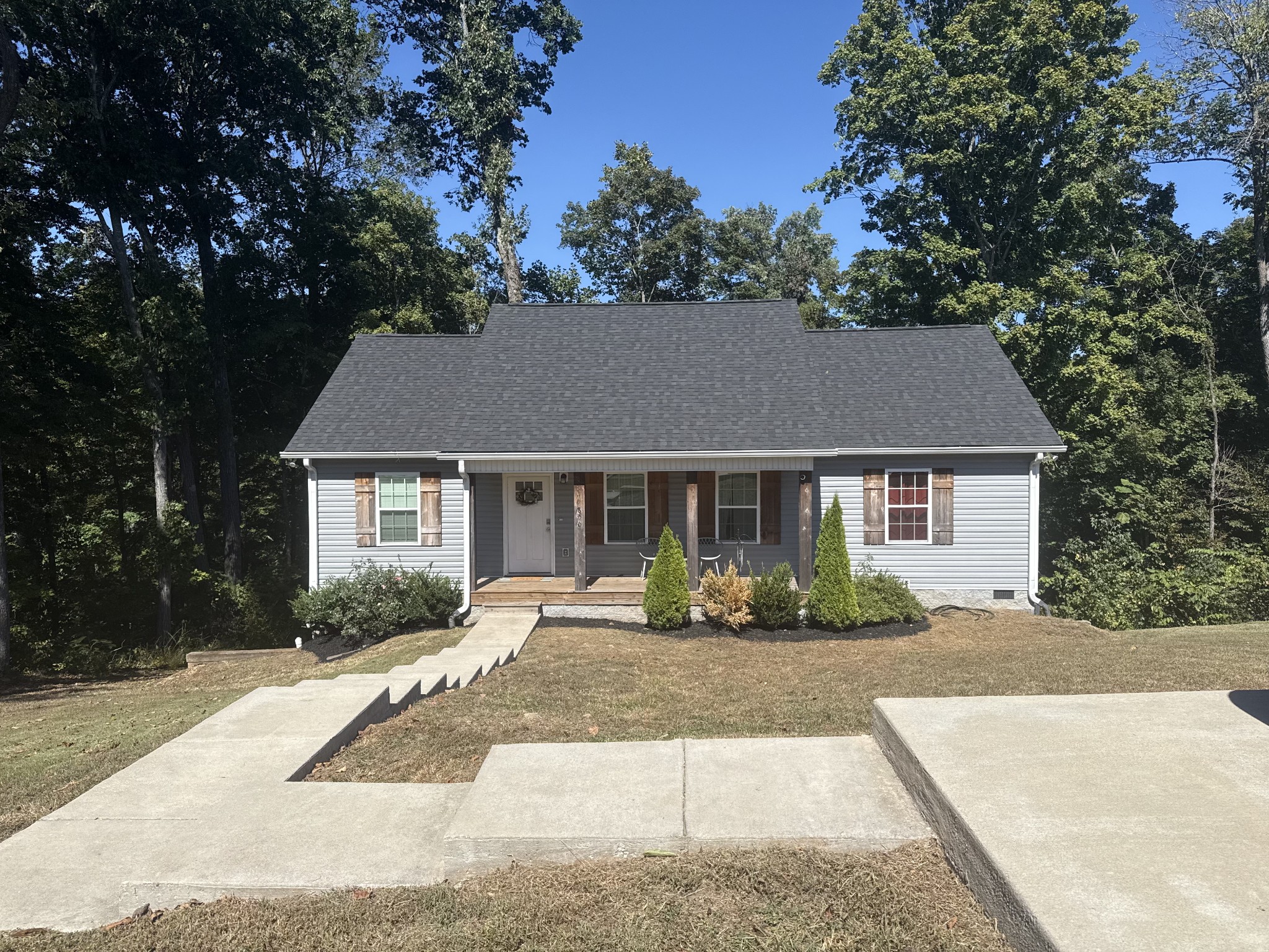 856 Skyview Dr Property Photo 1