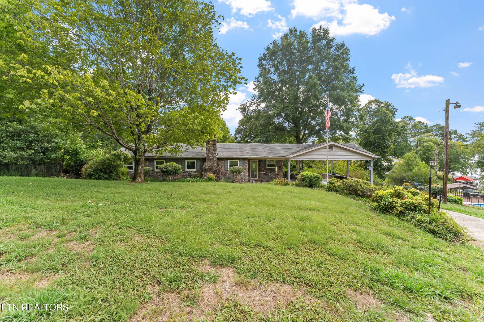 1629 Piney Point Rd Property Photo 1