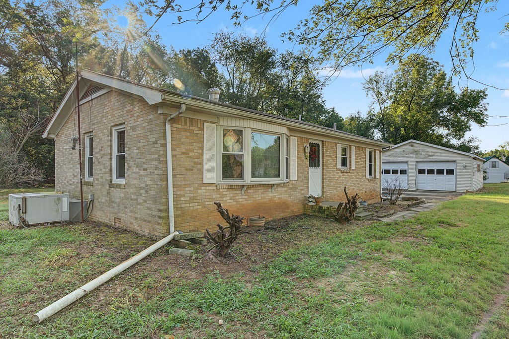 128 School House Rd Property Photo 5
