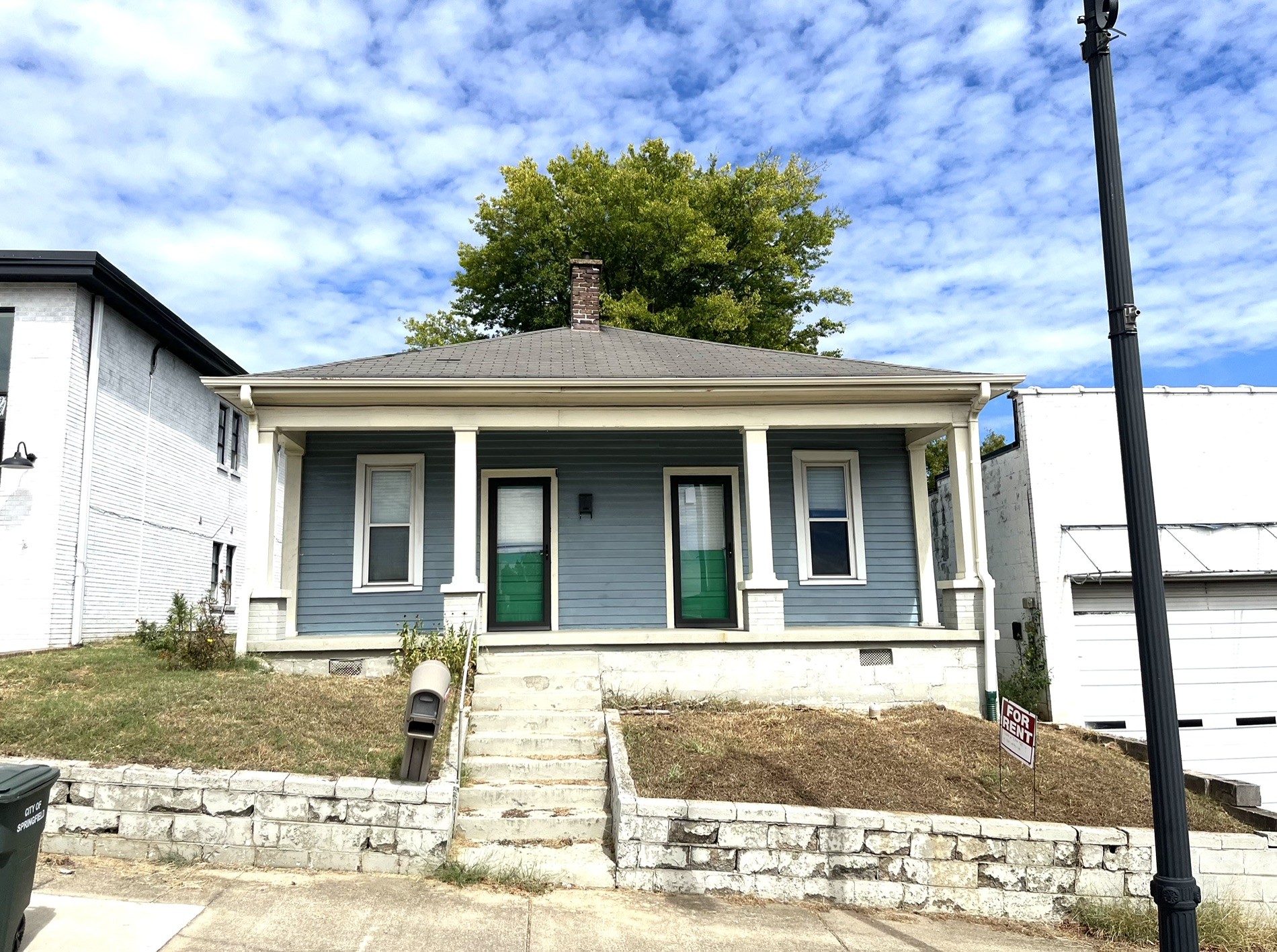 206 5th Ave, E Property Photo 1