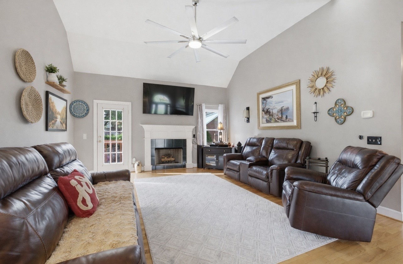 1514 Brookstone Cir Property Photo 4