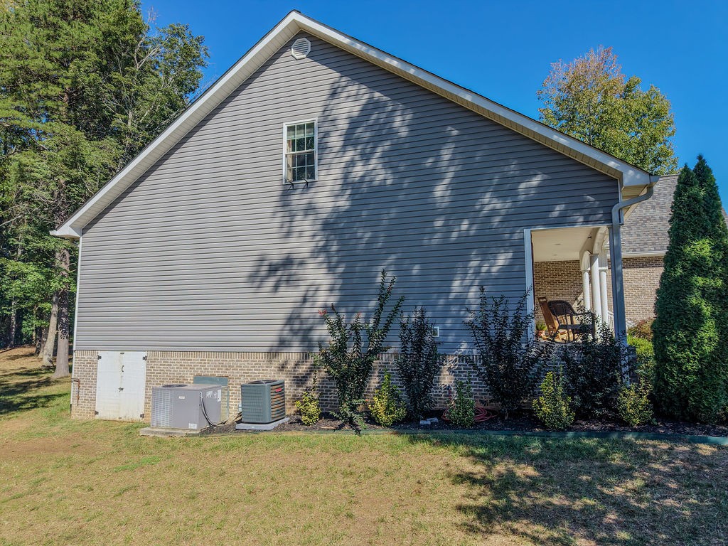 339 Shadows Lawn Dr Property Photo 35