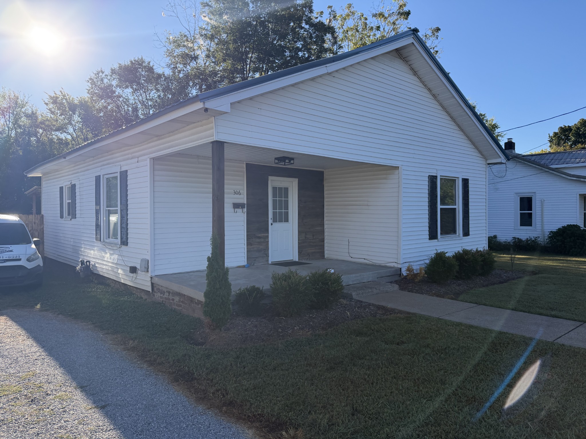 306 Jackson Ave Property Photo 1