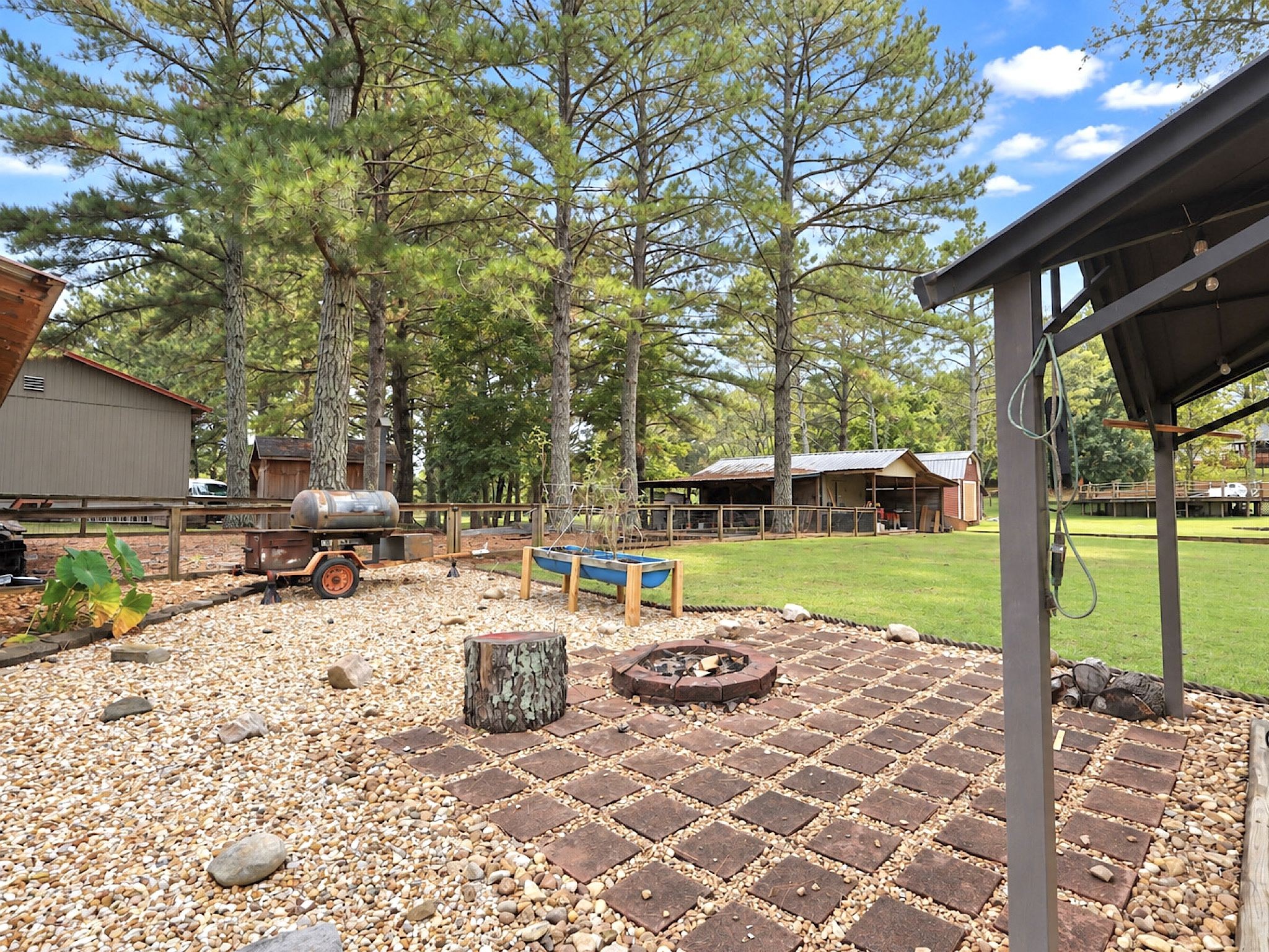 190 Burgess Dr Property Photo 23