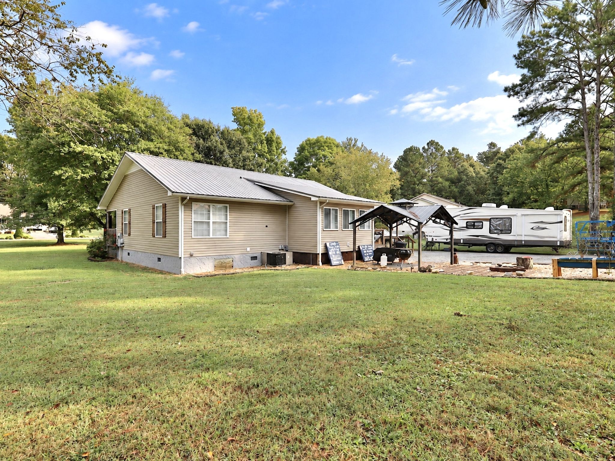 190 Burgess Dr Property Photo 25